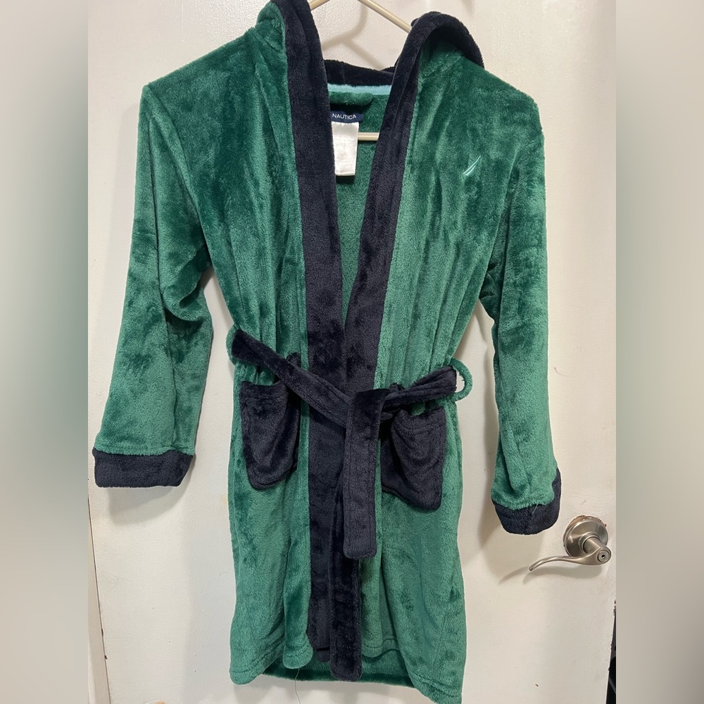 Nautica Boys Plush Hooded Robe Green & Navy Size M (8)